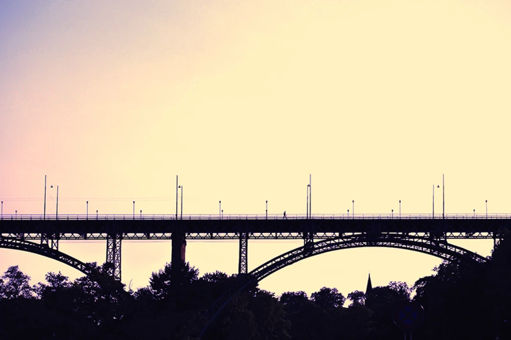 Bruecke violett gelb
